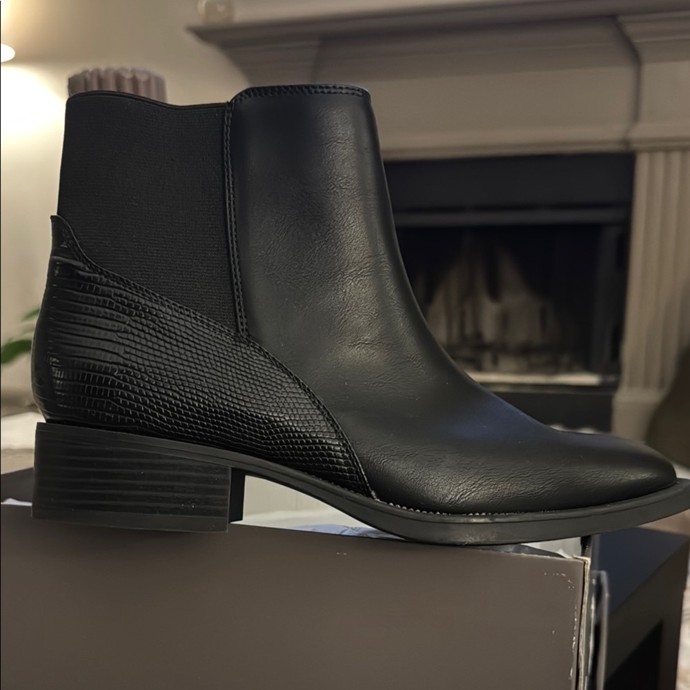 Style & Co
Women's Edwinaa Gore Booties BRAND NEW IN BOX‼️ Size 8M Color Black - Picture 6 of 16